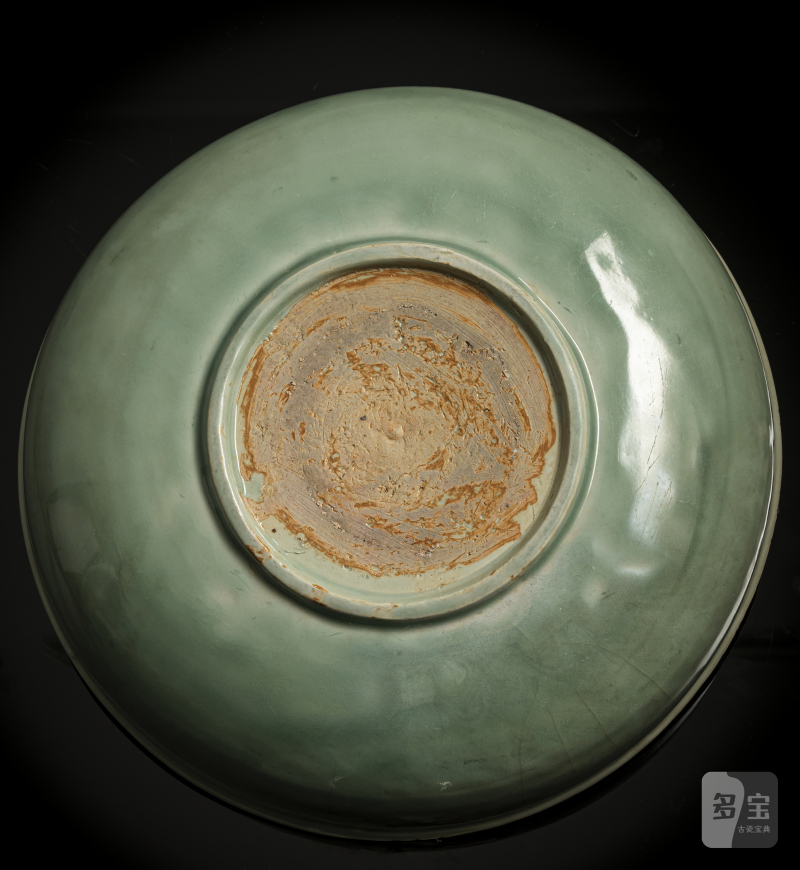 A RARE DEEP CELADON BOWL WITH A SINGLE PEONY BLOSSOM - 图4